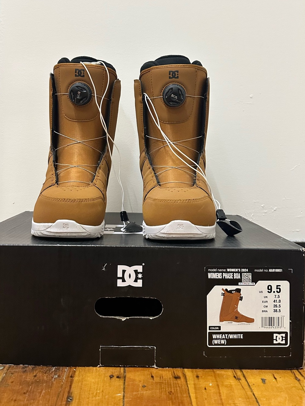 DC Women's Snowboard Boots in Wheat and White - Lace/Dial Closure